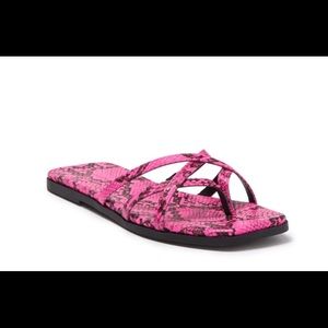 14TH & UNION
Caite Flat Sandal In Pink Berry - Black Snake